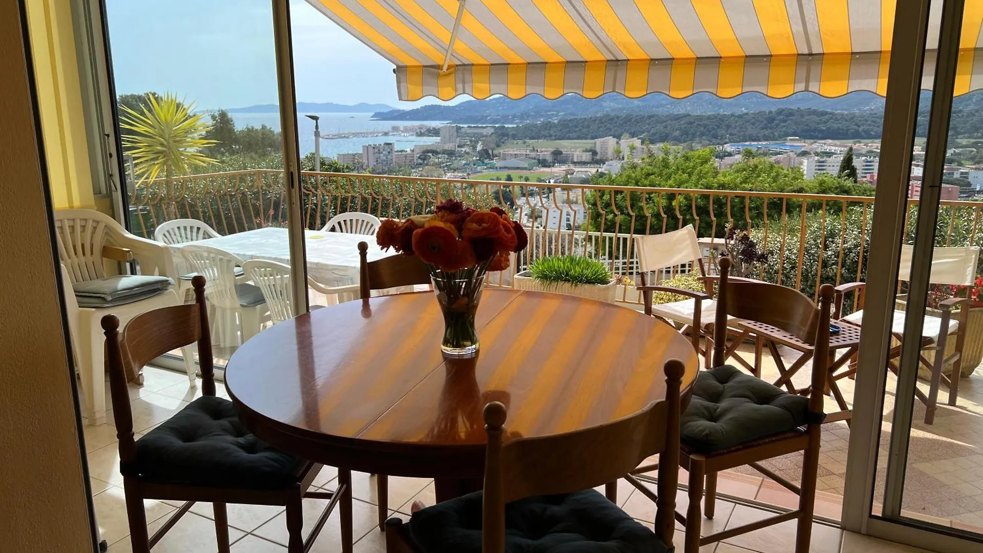 Appartement Avec Superbe Terrasse Pour 4 Personnes لو لا فاندو فرنسا