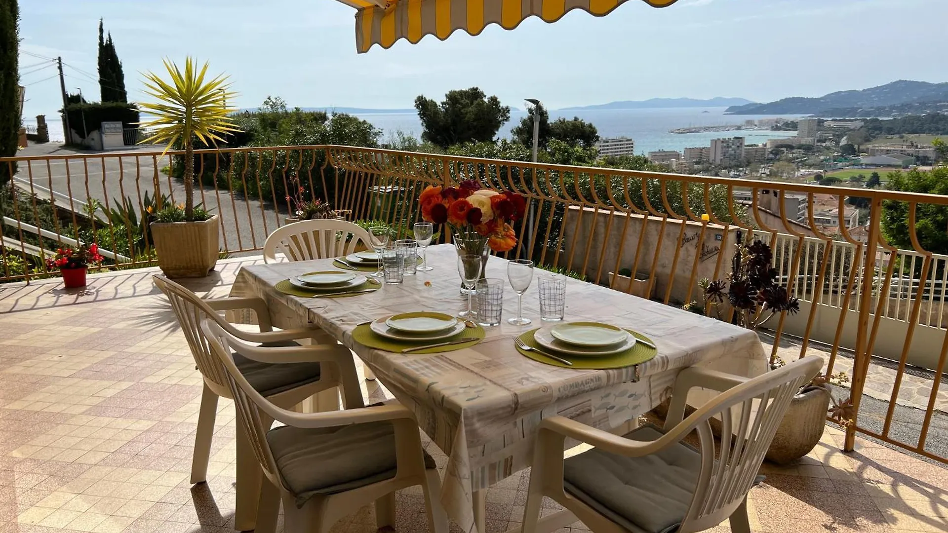 Appartement Avec Superbe Terrasse Pour 4 Personnes لو لا فاندو